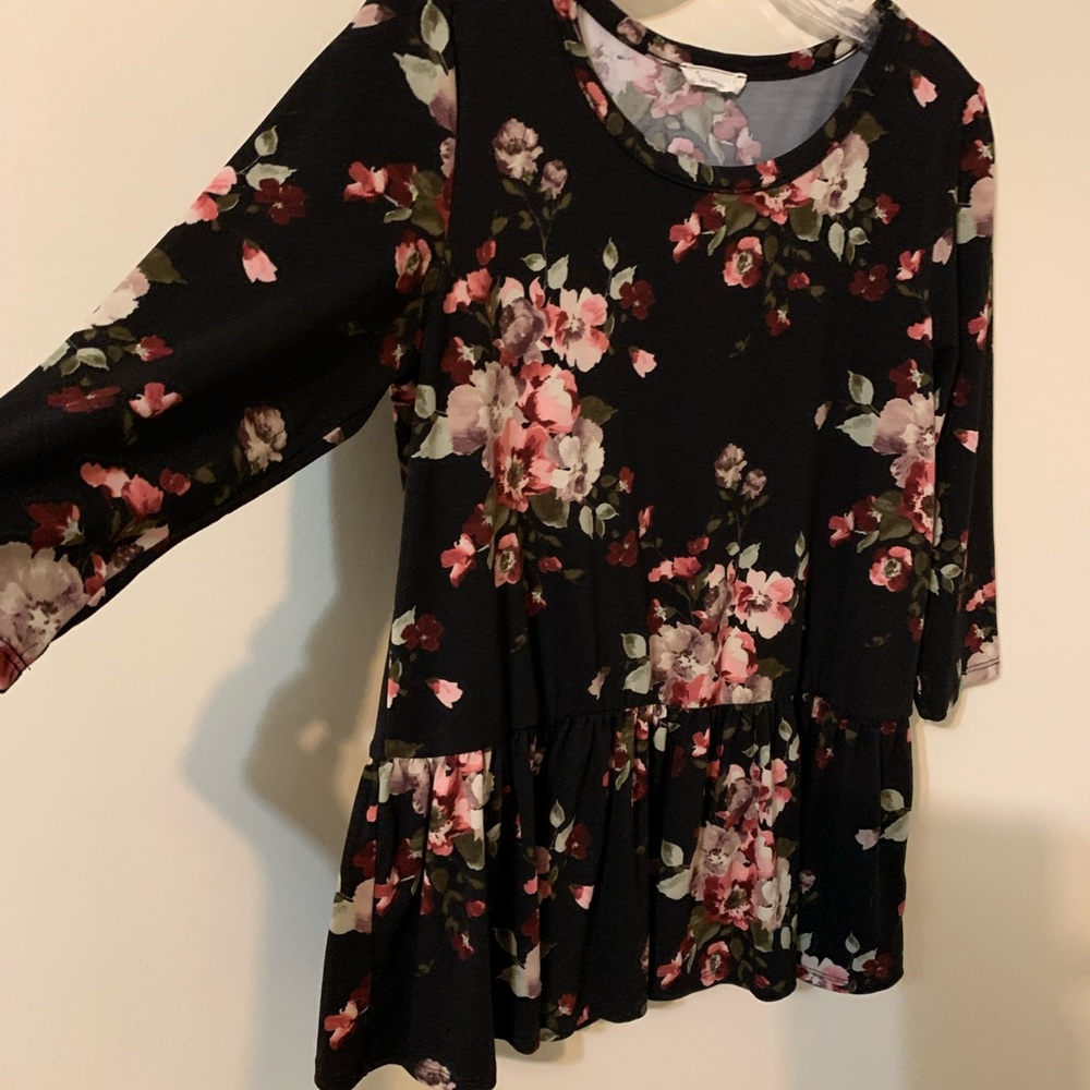 Floral Top by LES AMIS size Small - Picture 6 of 13